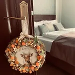 ゲストハウス Voeroesko Villa- Titkari Szauna Es Jakkuzi Hasznalattal Balatonalmádi