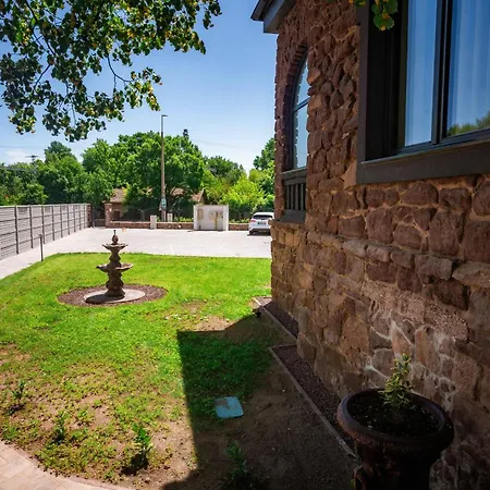 Penzion Voeroesko Villa- Titkari Szauna Es Jakkuzi Hasznalattal