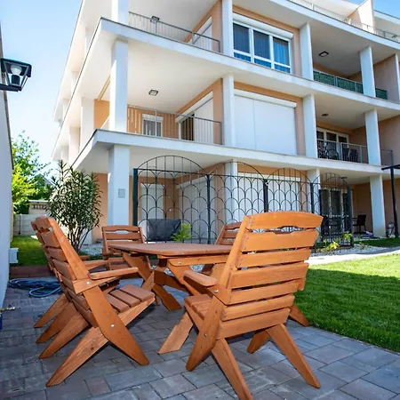 Guest house Voeroesko Villa- Titkari Szauna Es Jakkuzi Hasznalattal *