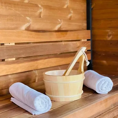 Voeroesko Villa- Titkari Szauna Es Jakkuzi Hasznalattal Penzion