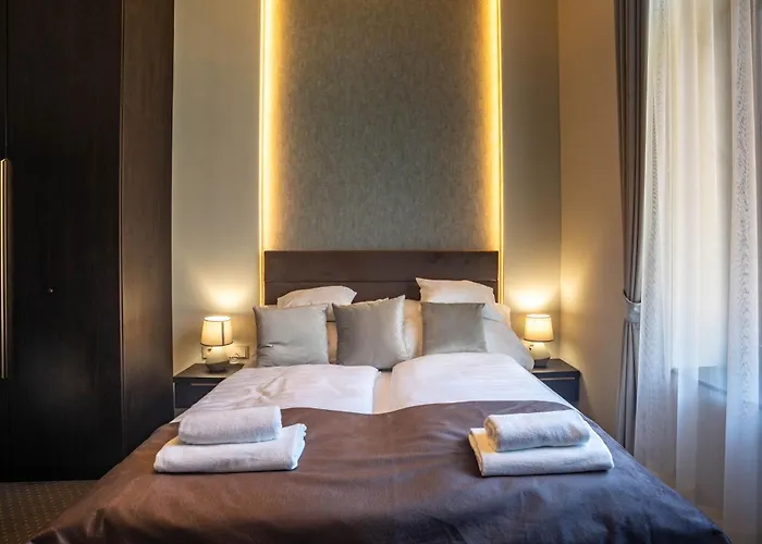 Vöröskő Villa- Titkári Szauna és Jakkuzi Használattal 3* Balatonalmádi