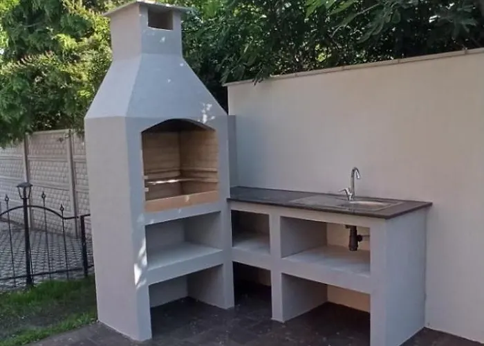 Vöröskő Villa- Titkári Szauna és Jakkuzi Használattal