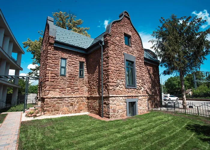 Vendégház Vöröskő Villa- Titkári Szauna és Jakkuzi Használattal