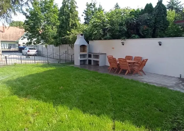 Vöröskő Villa- Titkári Szauna és Jakkuzi Használattal