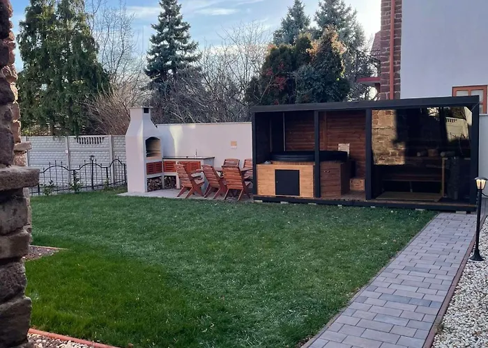 Vöröskő Villa- Titkári Szauna és Jakkuzi Használattal 3* Balatonalmádi